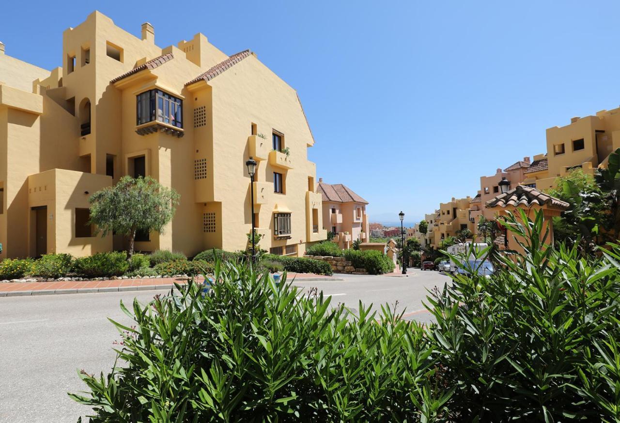 Duquesa Village Apartment - 2 Bed/2 Bath Apartment With Panoramic Sea Views Manilva Exterior photo